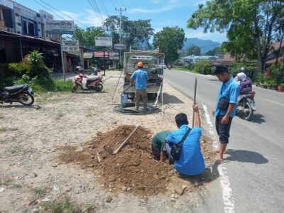 PERUMDAM TIRTA BENGKAYANG TANGGAPI KELUHAN PELANGGAN DI BEBERAPA LOKASI